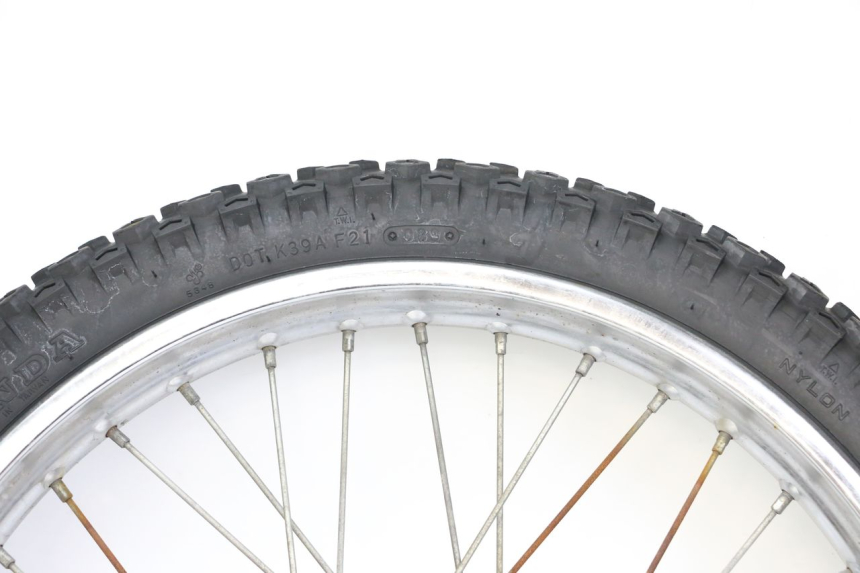 photo de FRONT RIM AND TIRE KYMCO STRYKER OFF ROAD 125 (1999 - 2005) - High-resolution close-up
