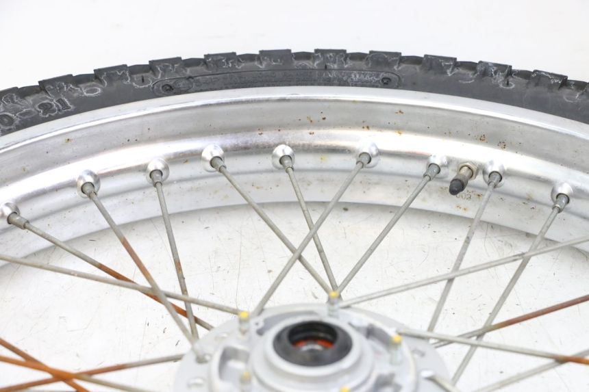 photo de FRONT RIM AND TIRE KYMCO STRYKER OFF ROAD 125 (1999 - 2005) - Fixing points details