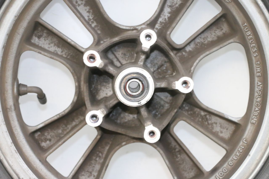 photo de FRONT RIM AND TIRE KYMCO LIKE 125 (2009 - 2016) - High-resolution close-up