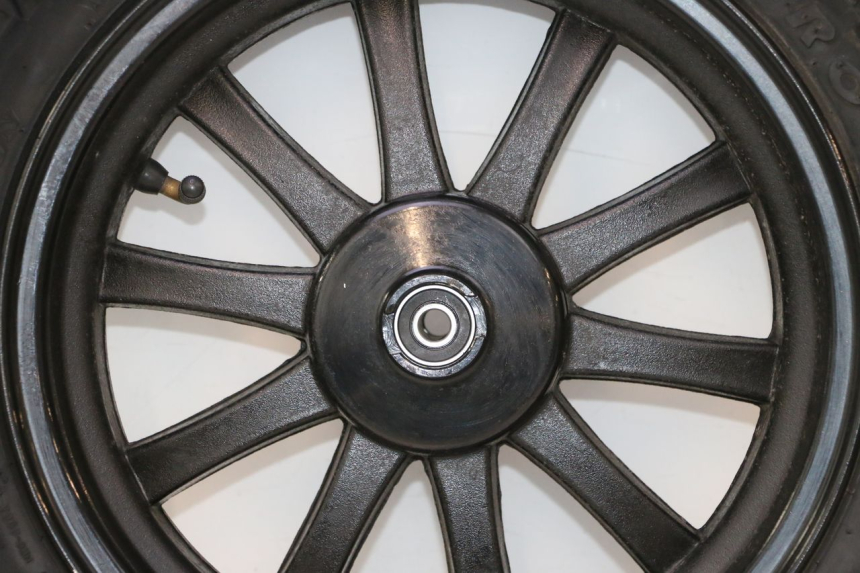photo de FRONT RIM AND TIRE LONGJIA LJ50QT 8M 2T 50 (2010 - 2017) - High-resolution close-up