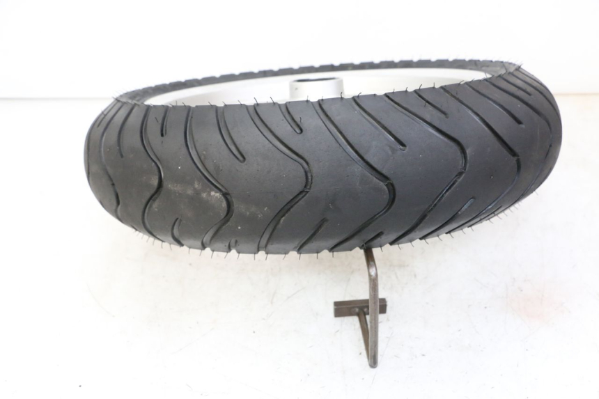 photo de FRONT RIM AND TIRE LONGJIA SHARPY 125 (2020 - 2024) - Zoom on usage condition