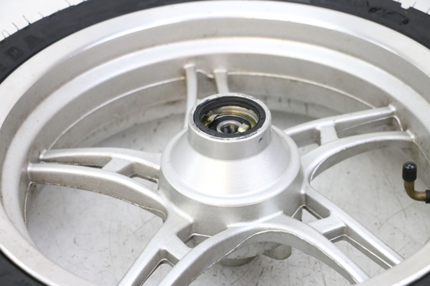 photo de FRONT RIM AND TIRE LONGJIA SHARPY 125 (2020 - 2024) - Fixing points details