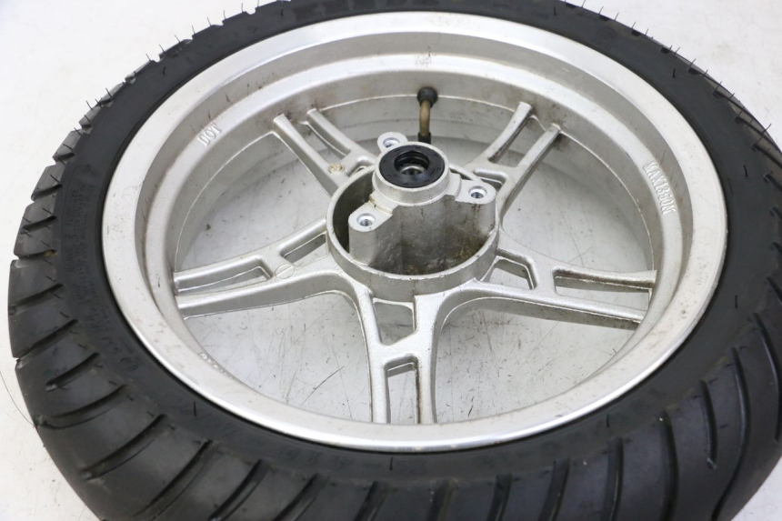 photo de FRONT RIM AND TIRE LONGJIA SHARPY 125 (2020 - 2024) - Surface and material condition