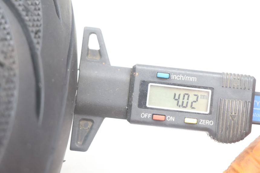 photo de FRONT RIM AND TIRE PEUGEOT LUDIX BLASTER 50 (2006 - 2014) - Supplementary product photo