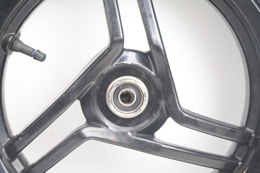 photo de FRONT RIM AND TIRE PEUGEOT LUDIX BLASTER 50 (2006 - 2014) - Alternative perspective