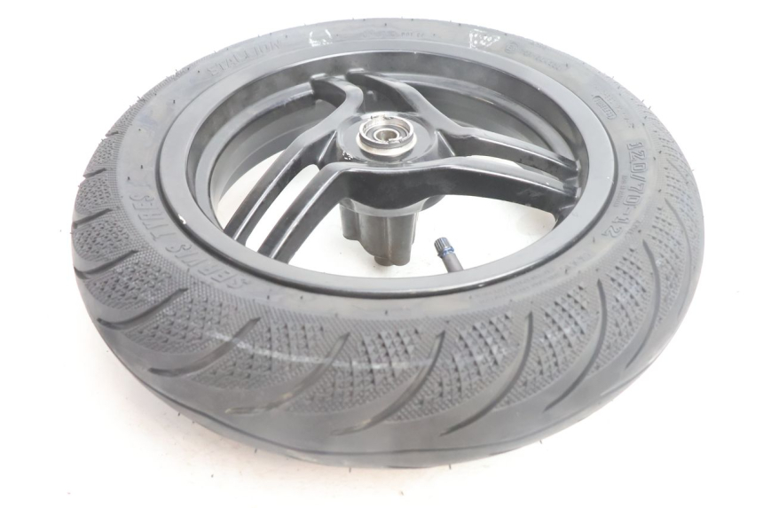 photo de FRONT RIM AND TIRE PEUGEOT LUDIX BLASTER 50 (2006 - 2014) - Technical close-up