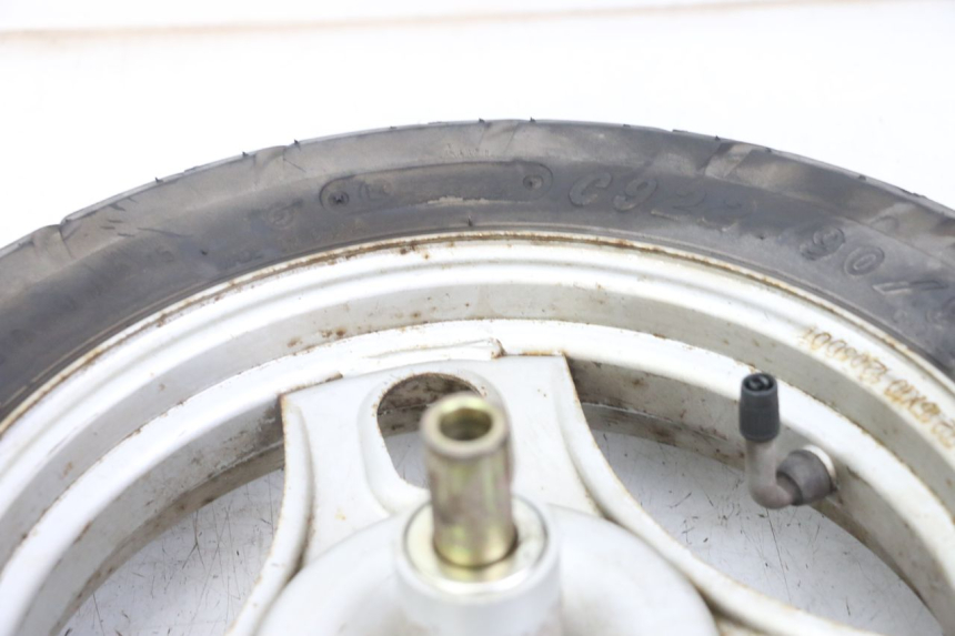 photo de FRONT RIM AND TIRE PEUGEOT LUDIX ONE 50 (2005 - 2008) - Fixing points details