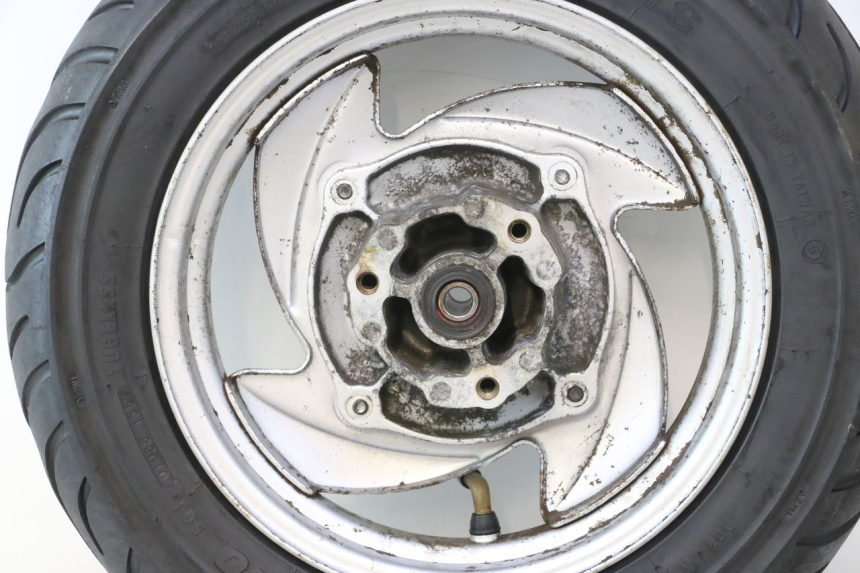 photo de FRONT RIM AND TIRE SYM MIO 50 (2005 - 2010) - Surface and material condition