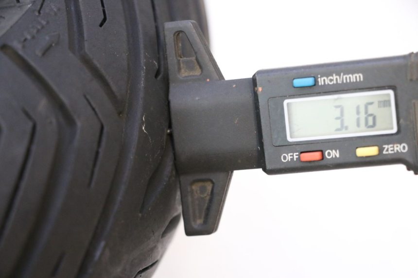 photo de FRONT RIM AND TIRE PIAGGIO MP3 HPE 530 (2022 - 2026) - Component detail