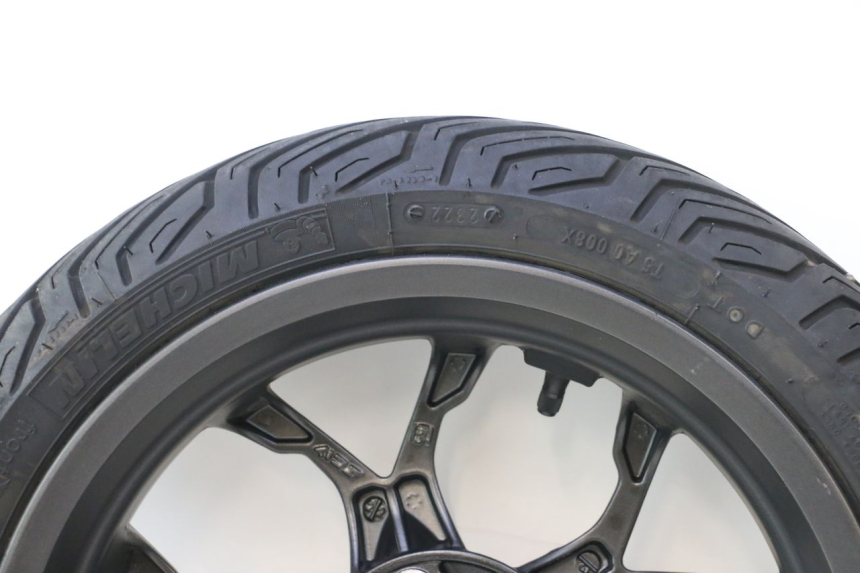 photo de FRONT RIM AND TIRE PIAGGIO MP3 HPE 530 (2022 - 2026) - Component zoom