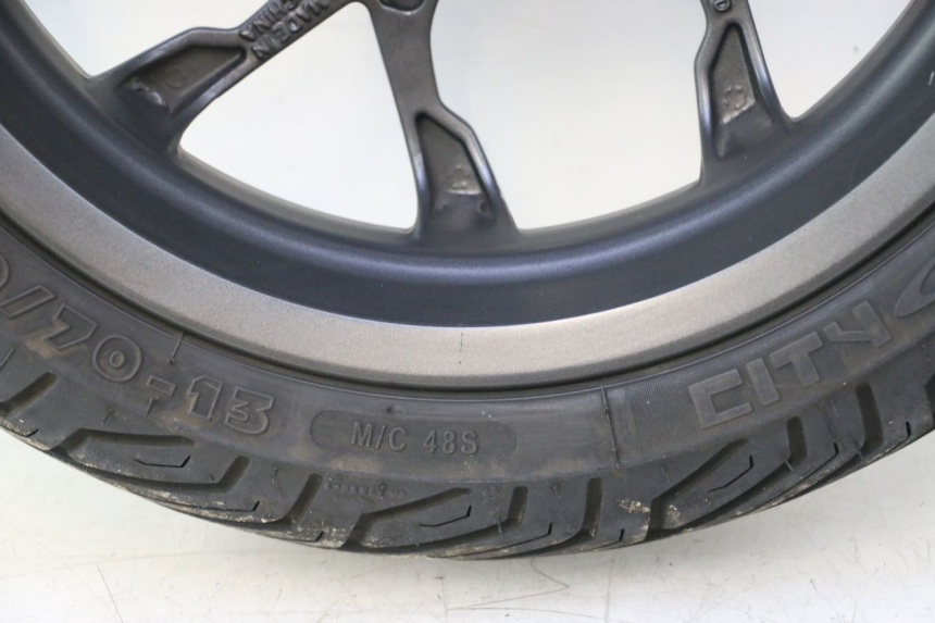 photo de FRONT RIM AND TIRE PIAGGIO MP3 HPE 530 (2022 - 2026) - Supplementary product photo