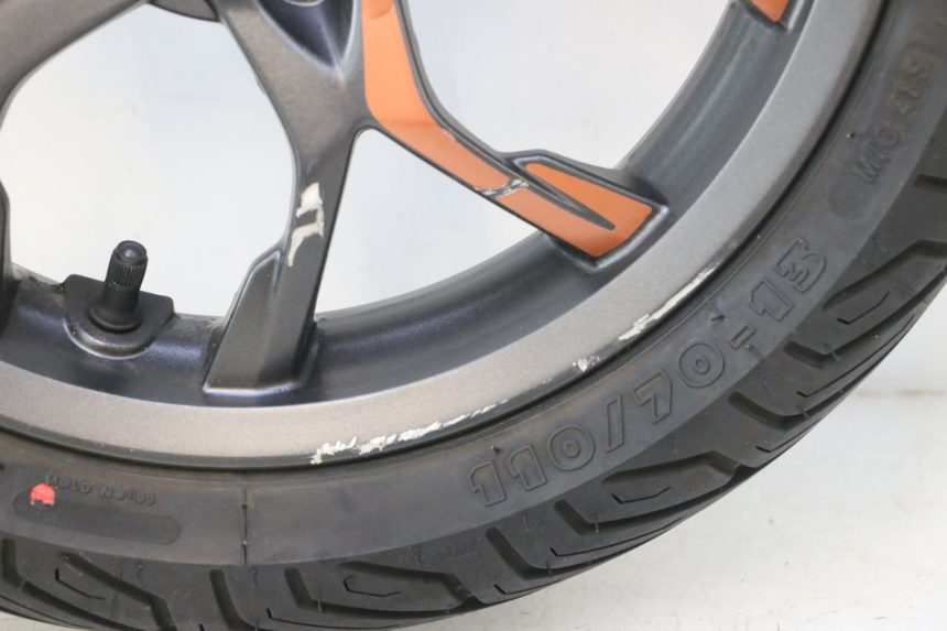 photo de FRONT RIM AND TIRE PIAGGIO MP3 HPE 530 (2022 - 2026) - Spare part profile view
