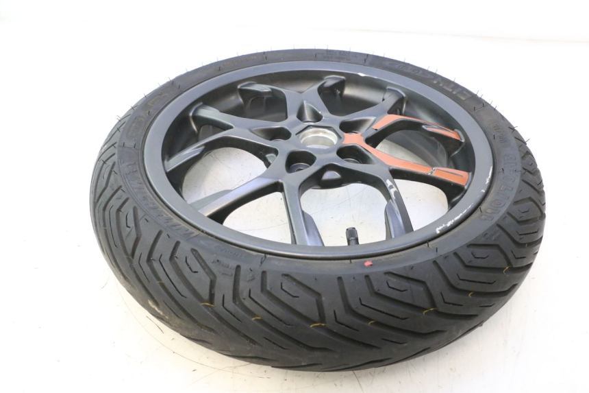 photo de FRONT RIM AND TIRE PIAGGIO MP3 HPE 530 (2022 - 2026) - Surface and material condition