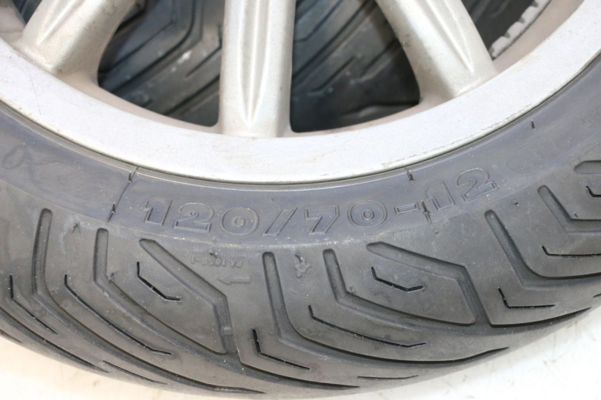 photo de FRONT RIM AND TIRE PIAGGIO MP3 125 (2006 - 2014) - Detailed visual inspection