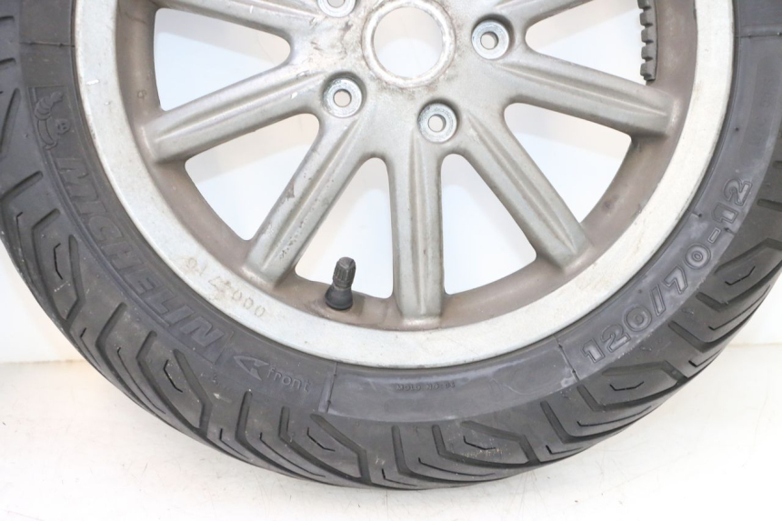 photo de FRONT RIM AND TIRE PIAGGIO MP3 125 (2006 - 2014) - Fixing points details
