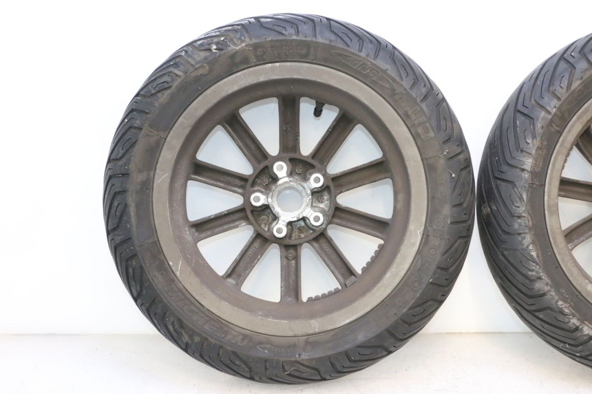 photo de FRONT RIM AND TIRE PIAGGIO MP3 125 (2006 - 2014) - Checked used part