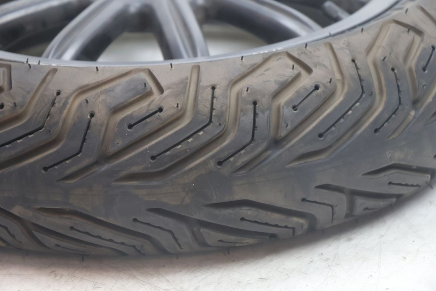photo de FRONT RIM AND TIRE PIAGGIO MP3 500 (2011 - 2015) - Supplementary product photo