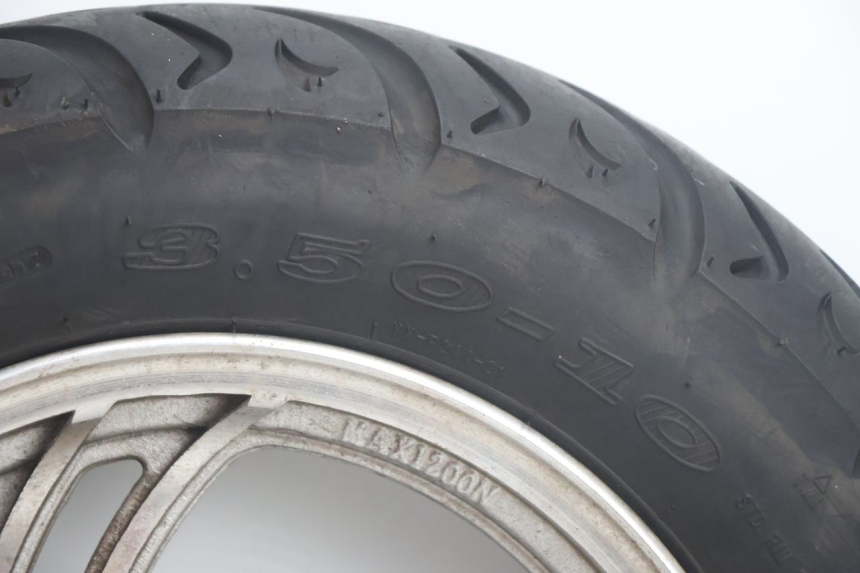 photo de FRONT RIM AND TIRE JM MOTORS OLDIES 4T 50 (2020 - 2026) - High-resolution close-up