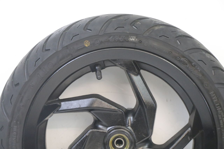 photo de FRONT RIM AND TIRE SYM ORBIT III 3 4T 50 (2021 - 2025) - Zoom on usage condition