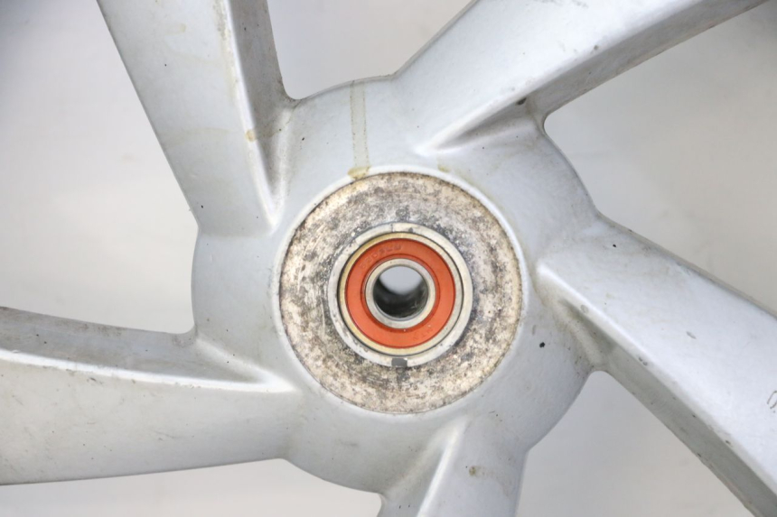 photo de FRONT RIM AND TIRE PEUGEOT CITYSTAR 125 (2011 - 2017) - Additional view of the item