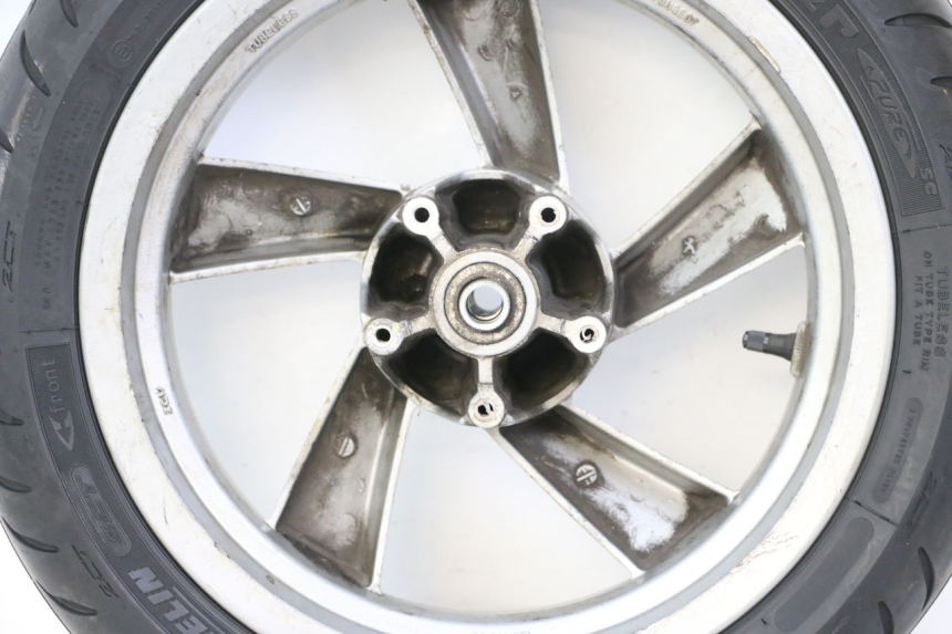 photo de FRONT RIM AND TIRE PEUGEOT CITYSTAR 125 (2011 - 2017) - High-resolution close-up