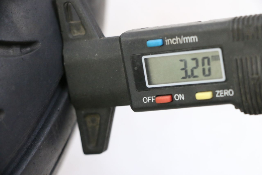 photo de FRONT RIM AND TIRE PEUGEOT CITYSTAR 125 (2011 - 2017) - Zoom on usage condition