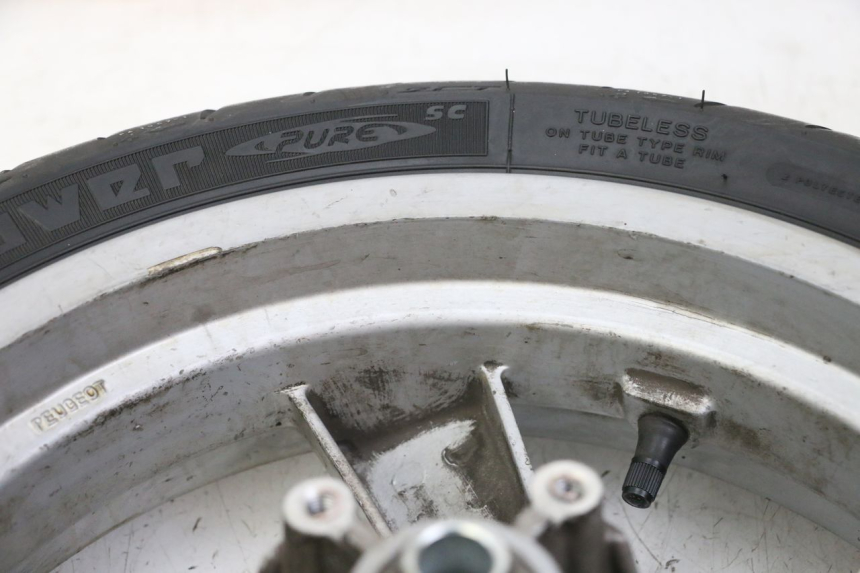 photo de FRONT RIM AND TIRE PEUGEOT CITYSTAR 125 (2011 - 2017) - Surface and material condition
