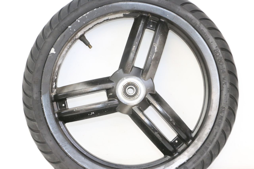 photo de FRONT WHEEL AND TIRE PEUGEOT LUDIX 50 (2008 - 2017) - High-resolution close-up