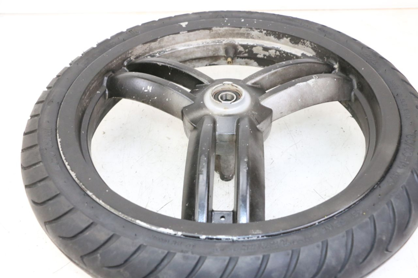 photo de FRONT WHEEL AND TIRE PEUGEOT LUDIX 50 (2008 - 2017) - Surface and material condition