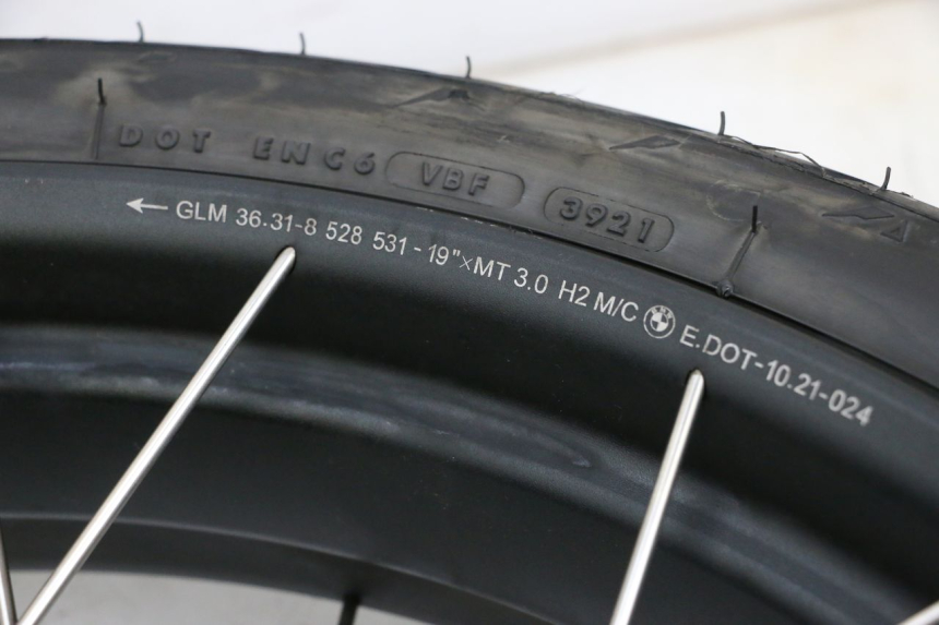 photo de FRONT RIM AND TIRE BMW R GS 1250 (2021 - 2024) - Surface and material condition