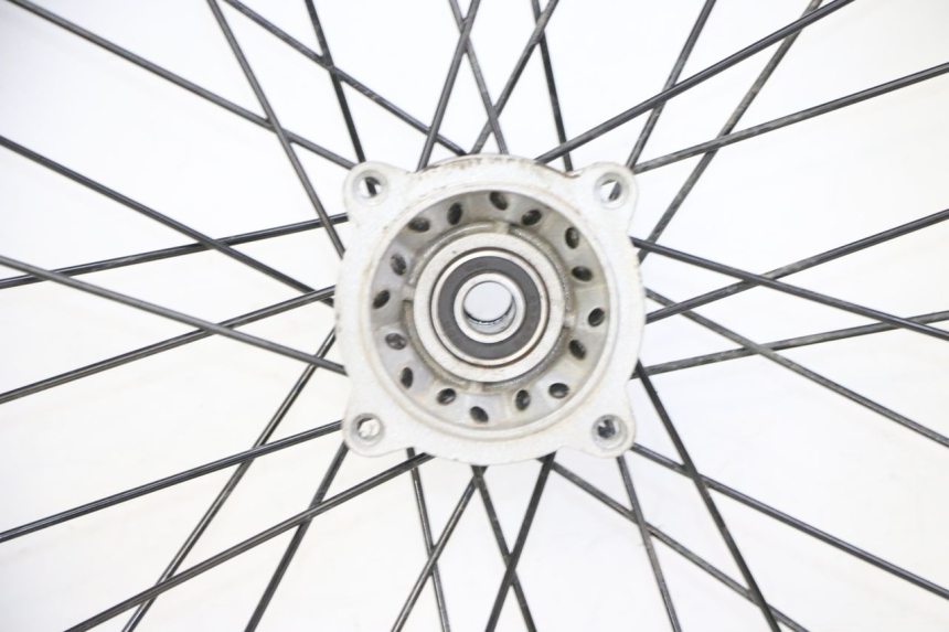 photo de FRONT RIM AND TIRE APOLLO RFZ 125 - Focus on structure