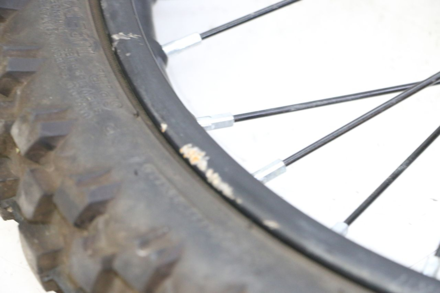 photo de FRONT RIM AND TIRE APOLLO RFZ 125 - Surface and material condition