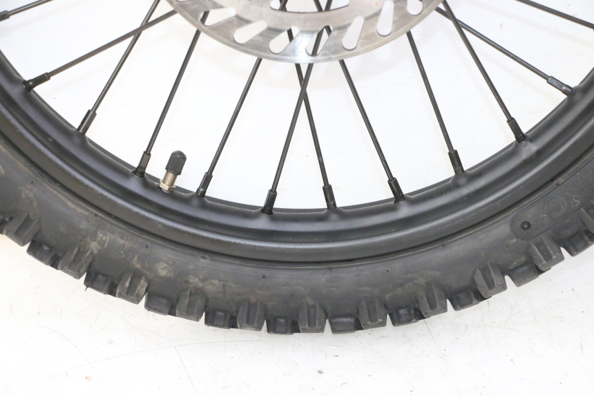 photo de FRONT RIM AND TIRE APOLLO RFZ 150 - Surface and material condition