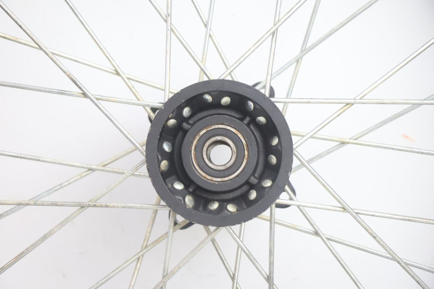 photo de FRONT RIM AND TIRE APOLLO RFZ 125 - Technical close-up