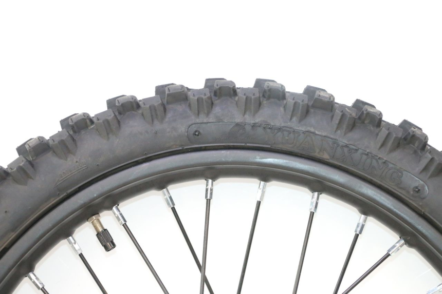 photo de FRONT RIM AND TIRE APOLLO RFZ 150 - High-resolution close-up