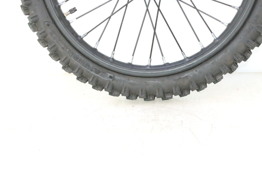 photo de FRONT RIM AND TIRE APOLLO RFZ 150 - Detailed visual inspection