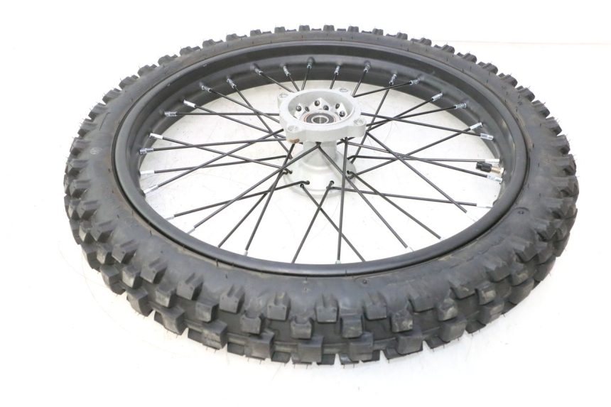 photo de FRONT RIM AND TIRE APOLLO RFZ 150 - Fixing points details