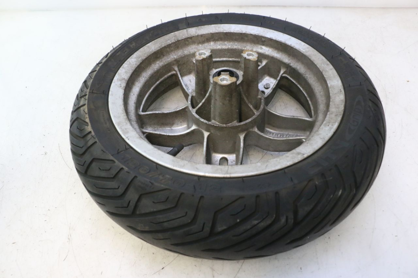 photo de FRONT RIM AND TIRE DAELIM S2 125 (2006 - 2007) - Zoom on usage condition