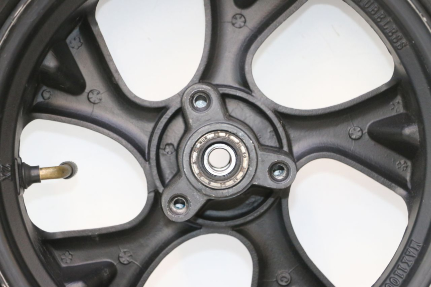 photo de FRONT RIM AND TIRE BAIKU SAKURA 1 (2021 - 2025) - Distinctive features