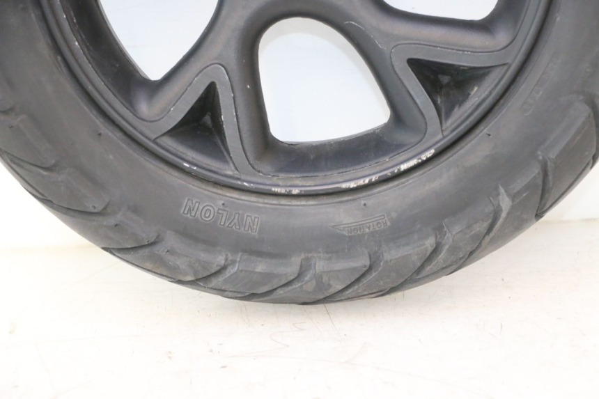 photo de FRONT RIM AND TIRE BAIKU SAKURA 1 (2021 - 2025) - High-resolution close-up