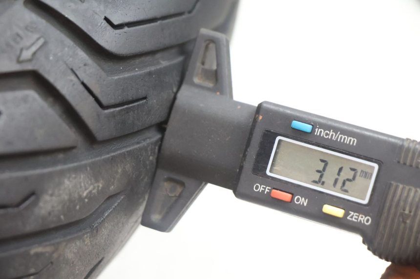 photo de FRONT RIM AND TIRE PEUGEOT SATELIS 125 (2006 - 2009) - Focus on structure