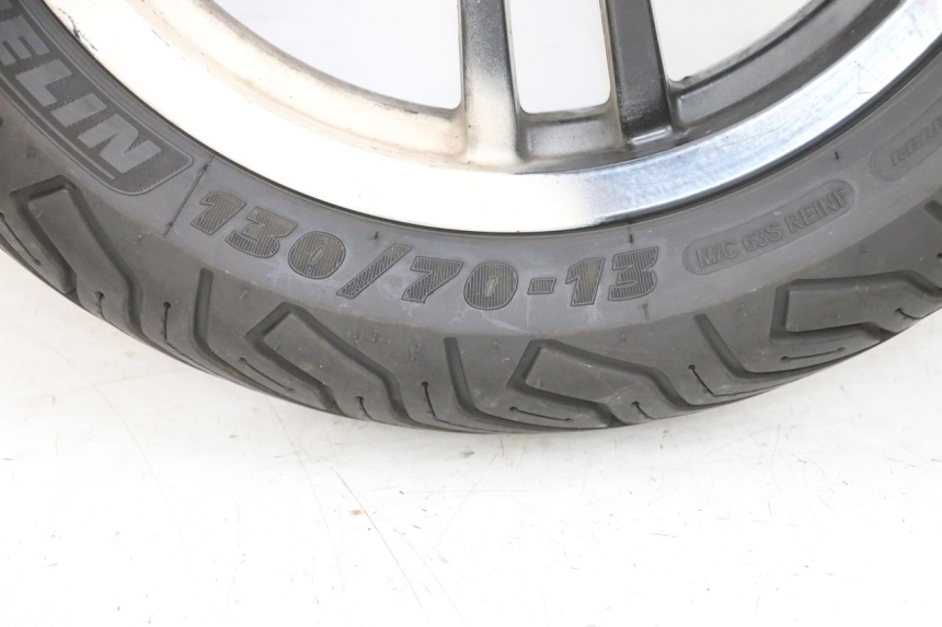 photo de FRONT RIM AND TIRE PEUGEOT SPEEDFIGHT 4 4T EFI 50 (2021 - 2025) - High-resolution close-up