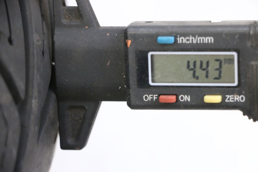 photo de FRONT RIM AND TIRE PEUGEOT SPEEDFIGHT 4 4T EFI 50 (2021 - 2025) - Zoom on usage condition