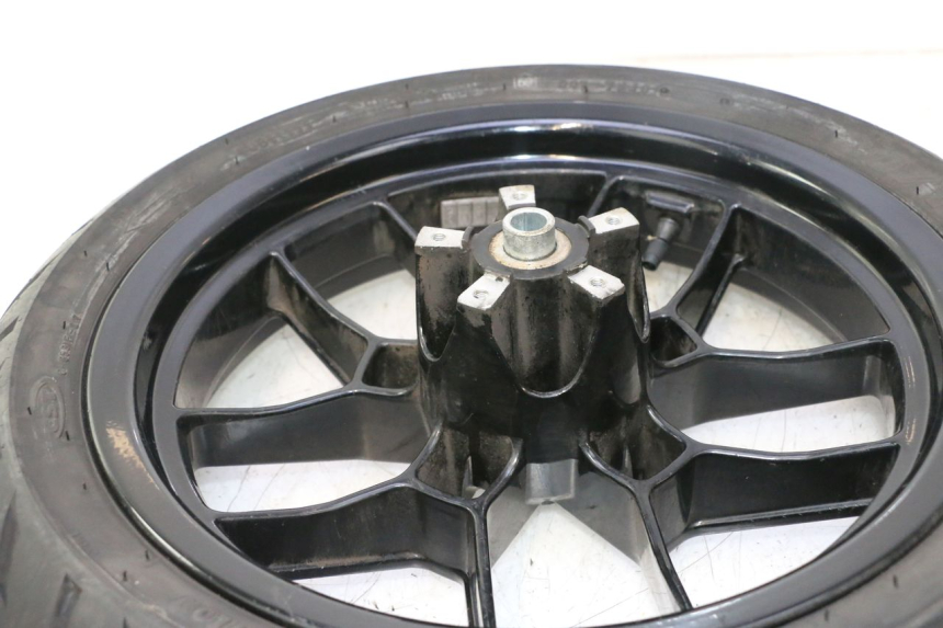 photo de FRONT RIM AND TIRE APRILIA SR 2T 50 (2012 - 2017) - Zoom on usage condition