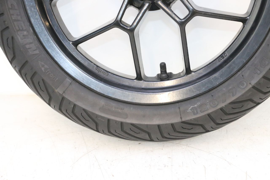 photo de FRONT RIM AND TIRE APRILIA SR MOTARD 50 (2012 - 2018) - Component zoom