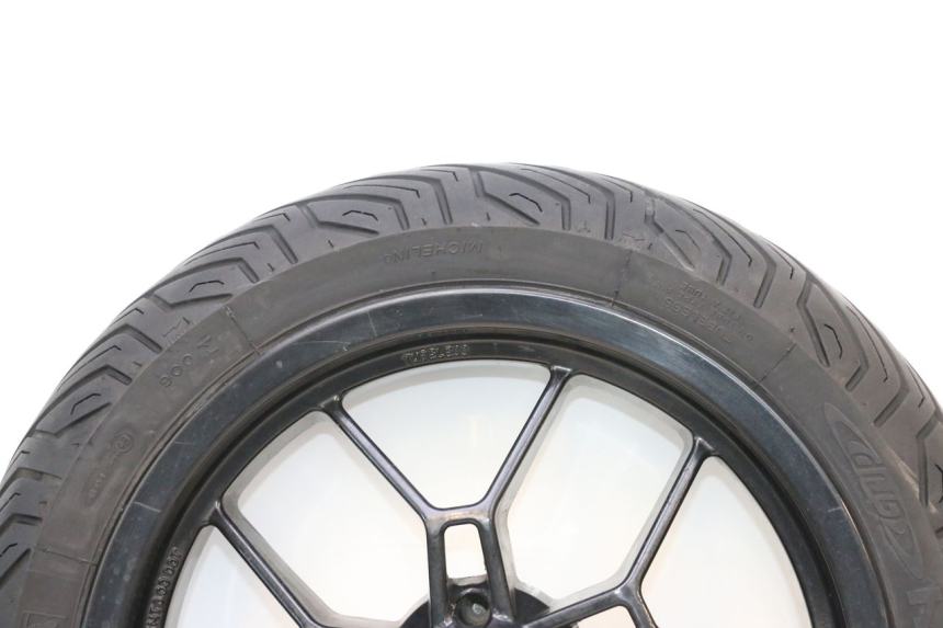photo de FRONT RIM AND TIRE APRILIA SR MOTARD 50 (2012 - 2018) - High-resolution close-up