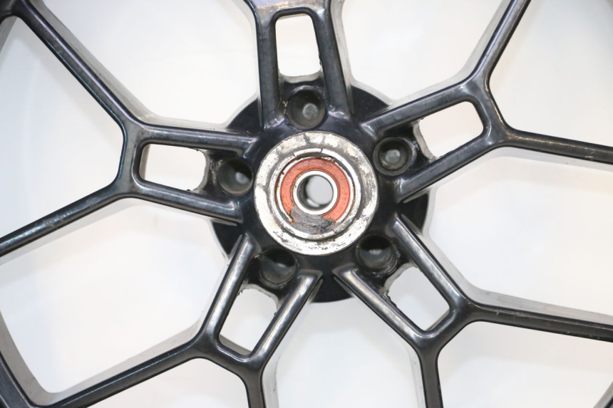 photo de FRONT RIM AND TIRE APRILIA SR MOTARD 50 (2012 - 2018) - Supplementary product photo