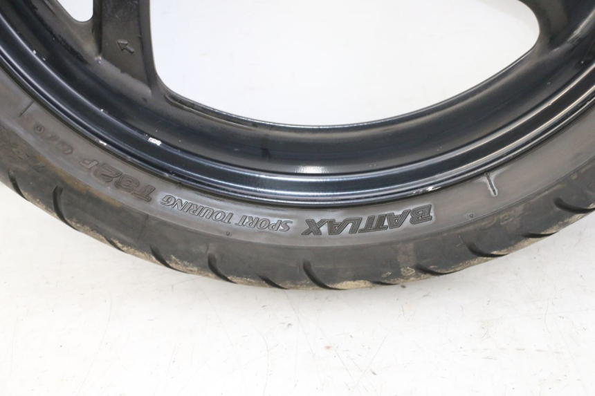photo de FRONT RIM AND TIRE HONDA ST PAN EUROPEAN 1300 (2002 - 2013) - Additional view of the item