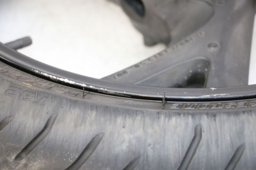 photo de FRONT RIM AND TIRE HONDA ST PAN EUROPEAN 1300 (2002 - 2013) - Surface and material condition