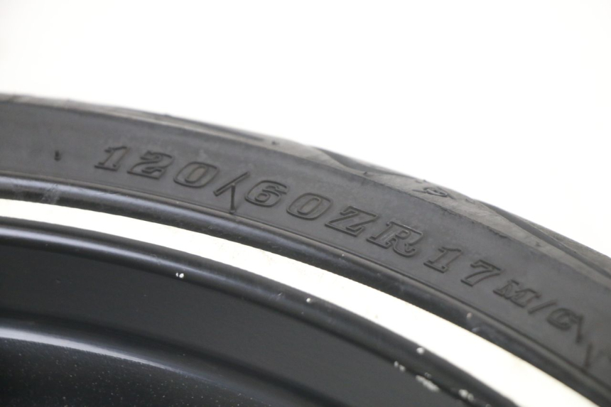 photo de FRONT RIM AND TIRE SUZUKI GSF S BANDIT 600 (2000 - 2004) - High-resolution close-up